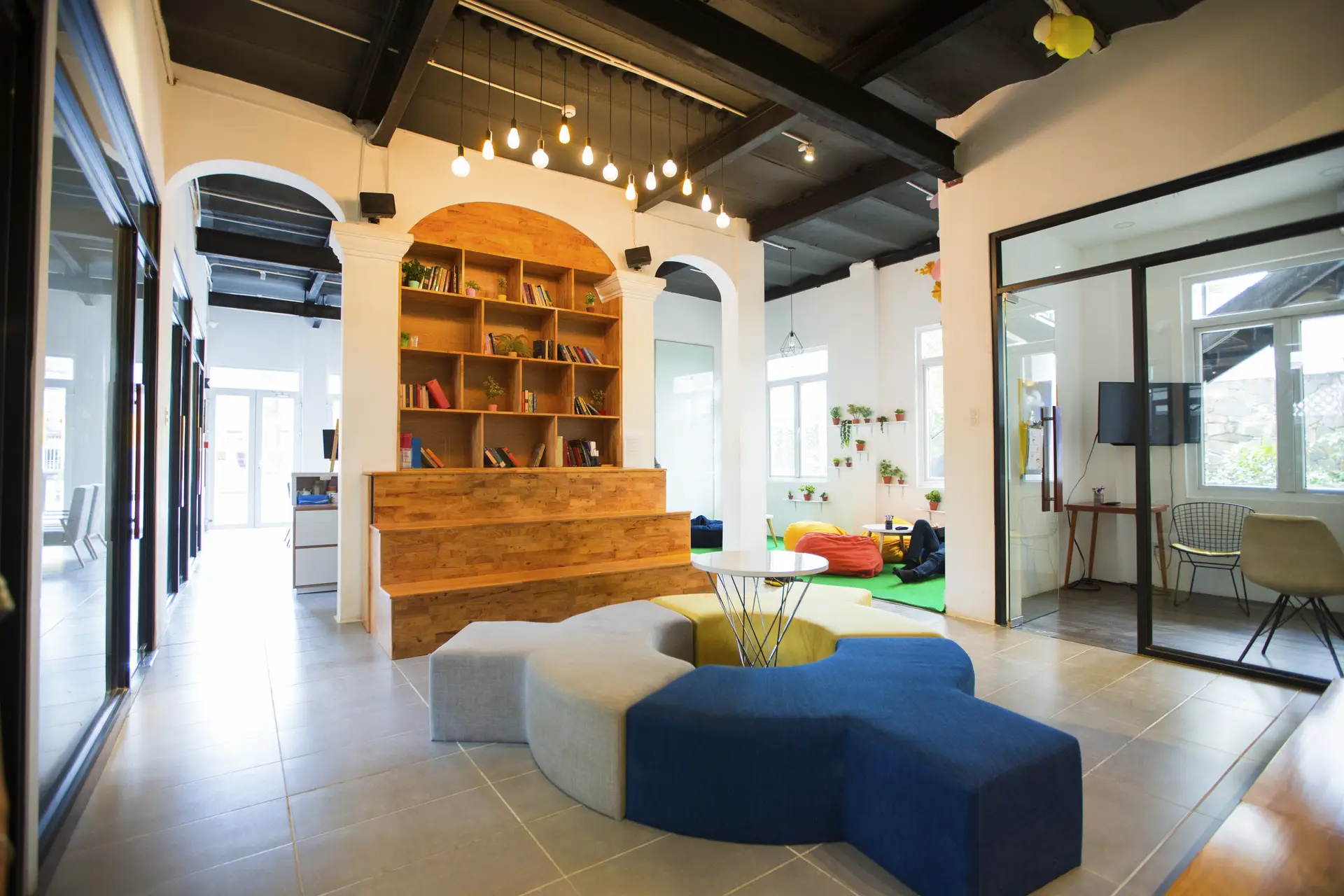 【新北室內設計裝潢推薦】撒拉維設計 - 台北、新北、桃園室內設計，專營室內設計、空間規劃、老屋翻新、店面裝潢-服務特色－個性化設計